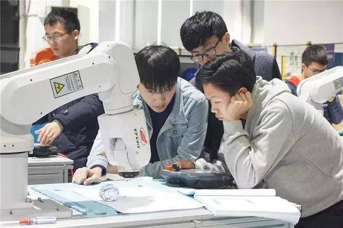 工業(yè)機(jī)器人技術(shù)培訓(xùn)前景怎么樣？包就業(yè)么？